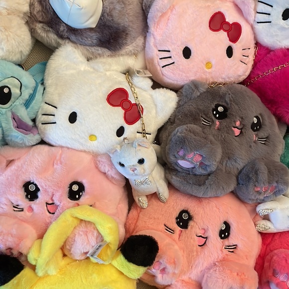 Handbags - Fluffy cat purses 👛